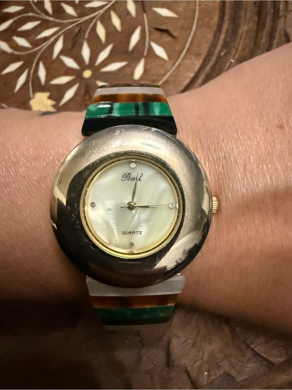 Vintage Pearl Quartz Women's Round gold  Tone Watch with multi colored marble